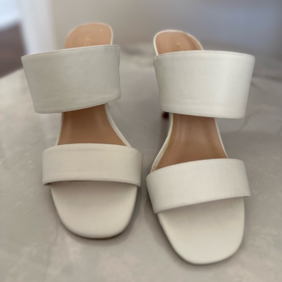 Le Chateau heels in white, size 37. Worn once to as bridesmaid. - Picture 5 of 7